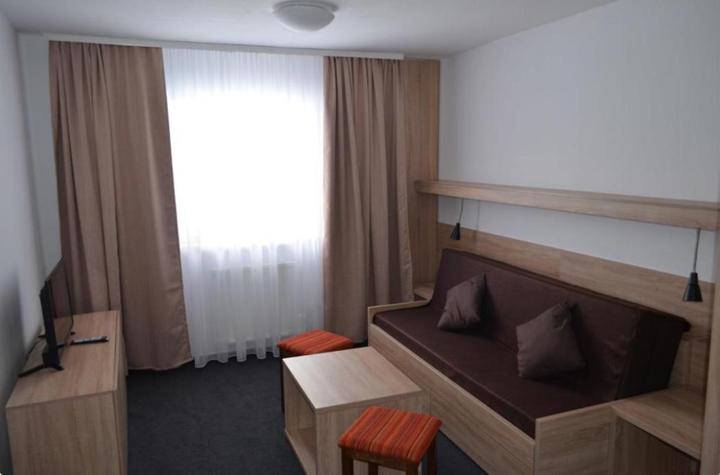 Hotel Ceska Farma Dolni Dvur Exterior photo